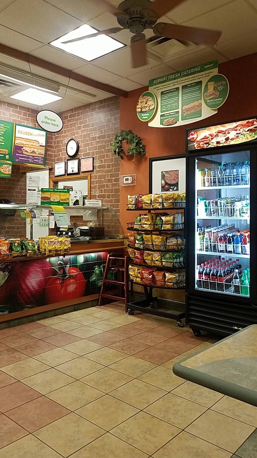 Subway | restaurant | 233 NJ-33, Hamilton Township, NJ 08619, USA | 6095869700 OR +1 609-586-9700