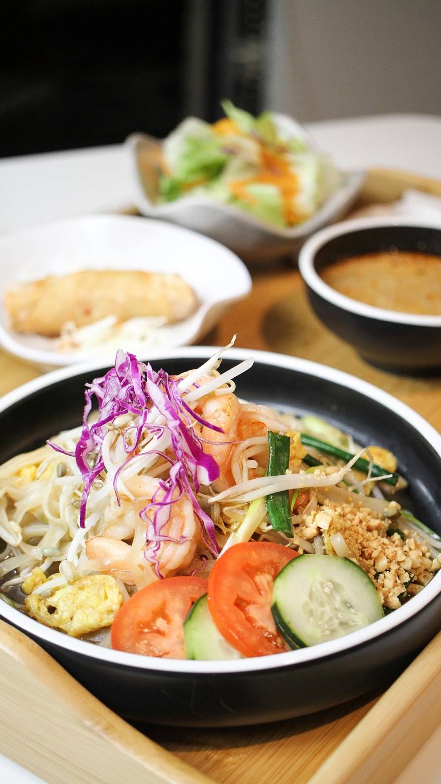 YumYum Bento | restaurant | 1017 E Grand River Ave, East Lansing, MI 48823, USA | 5173333338 OR +1 517-333-3338