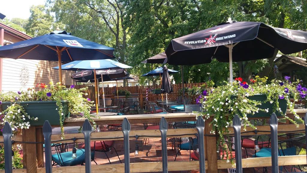 Highway House | restaurant | 5653 N Northwest Hwy, Chicago, IL 60646, USA | 7736573534 OR +1 773-657-3534