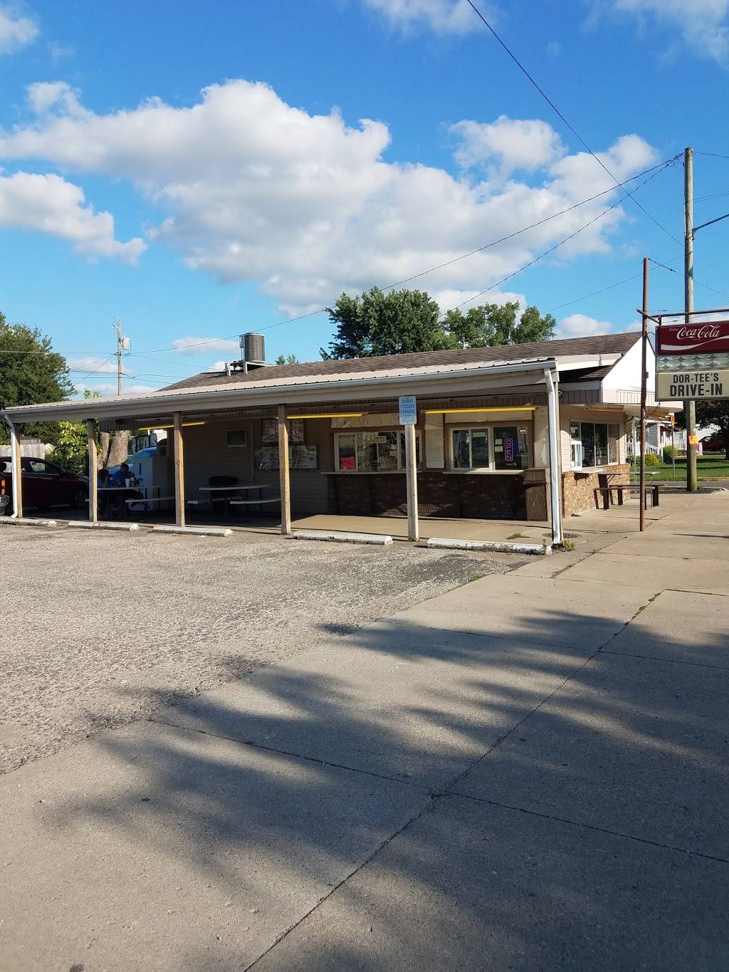Dortees Drive In | restaurant | 1101 N Harrison St, Alexandria, IN 46001, USA | 7657242770 OR +1 765-724-2770