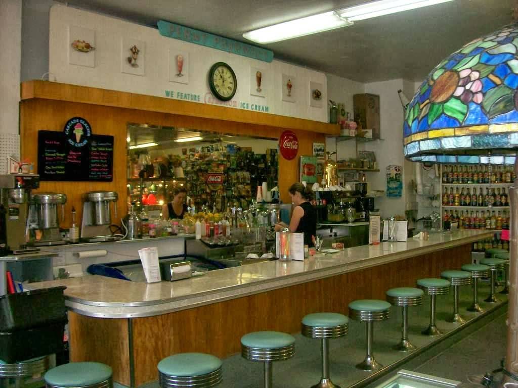 Main Street Collectors Mall & Soda Fountain | restaurant | 10909 SE Main St, Milwaukie, OR 97222, USA | 5036597632 OR +1 503-659-7632