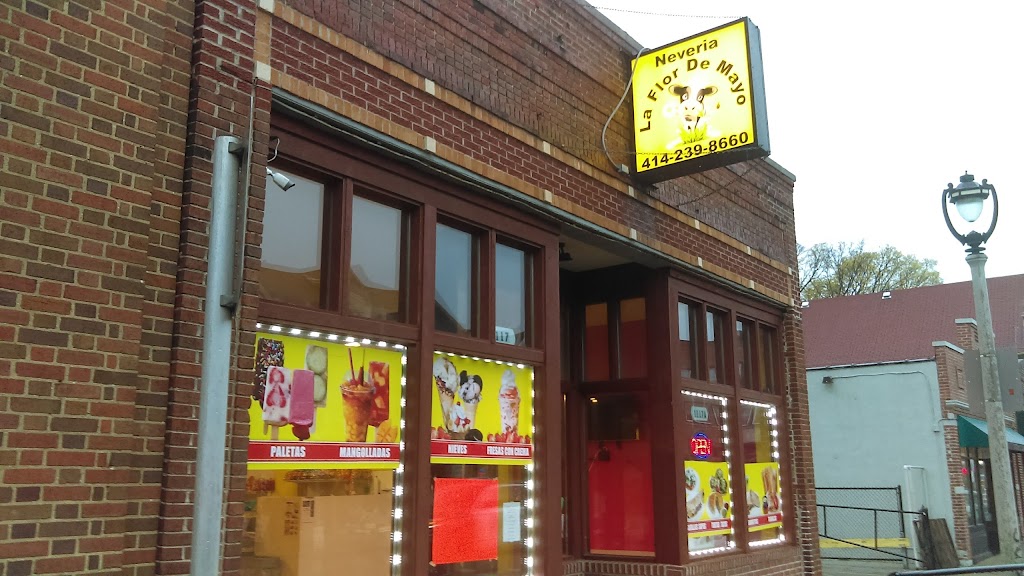 La Monita De Michoacan | restaurant | 1117 W Lincoln Ave, Milwaukee, WI 53215, USA | 4142398660 OR +1 414-239-8660