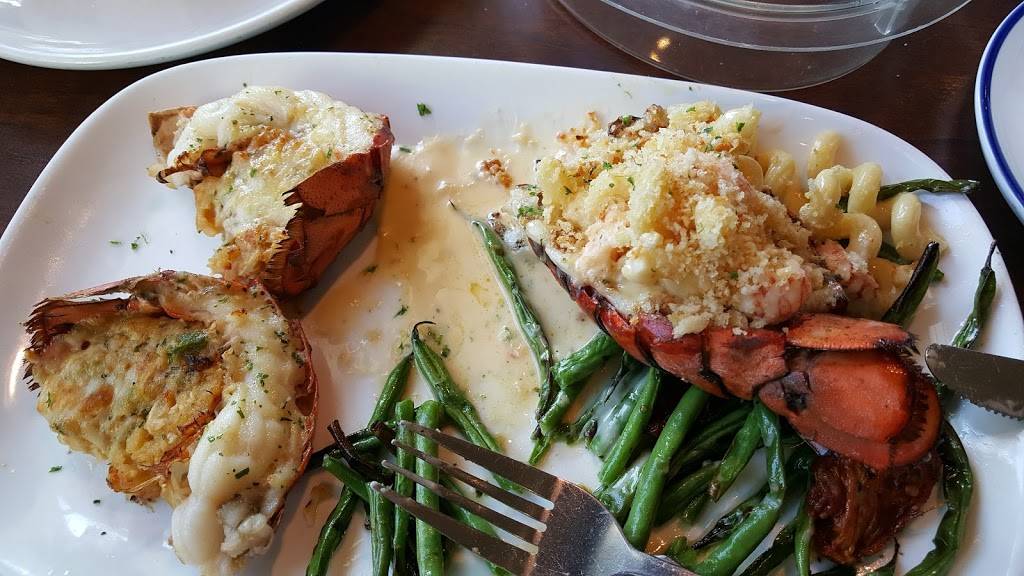 Red Lobster | restaurant | 2800 S Green Bay Rd, Mt Pleasant, WI 53406, USA | 2625989184 OR +1 262-598-9184