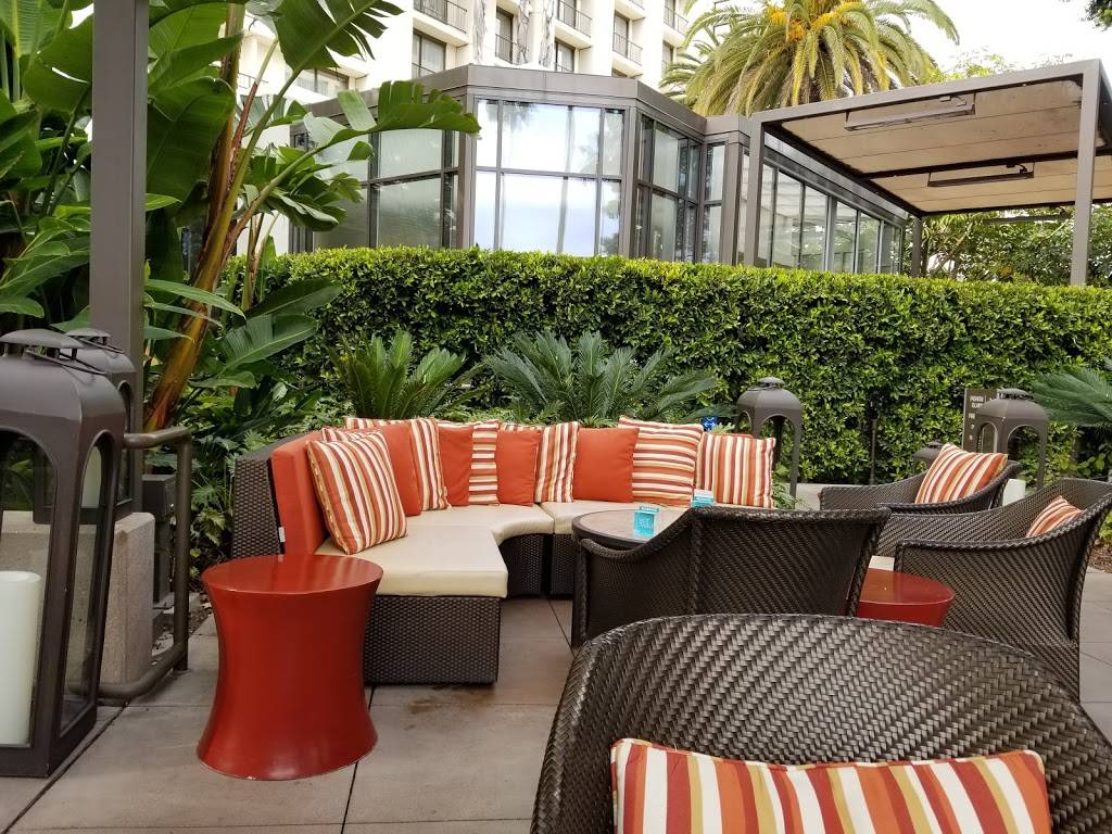 Oak Grill | restaurant | 690 Newport Center Dr, Newport Beach, CA 92660, USA | 9497604920 OR +1 949-760-4920