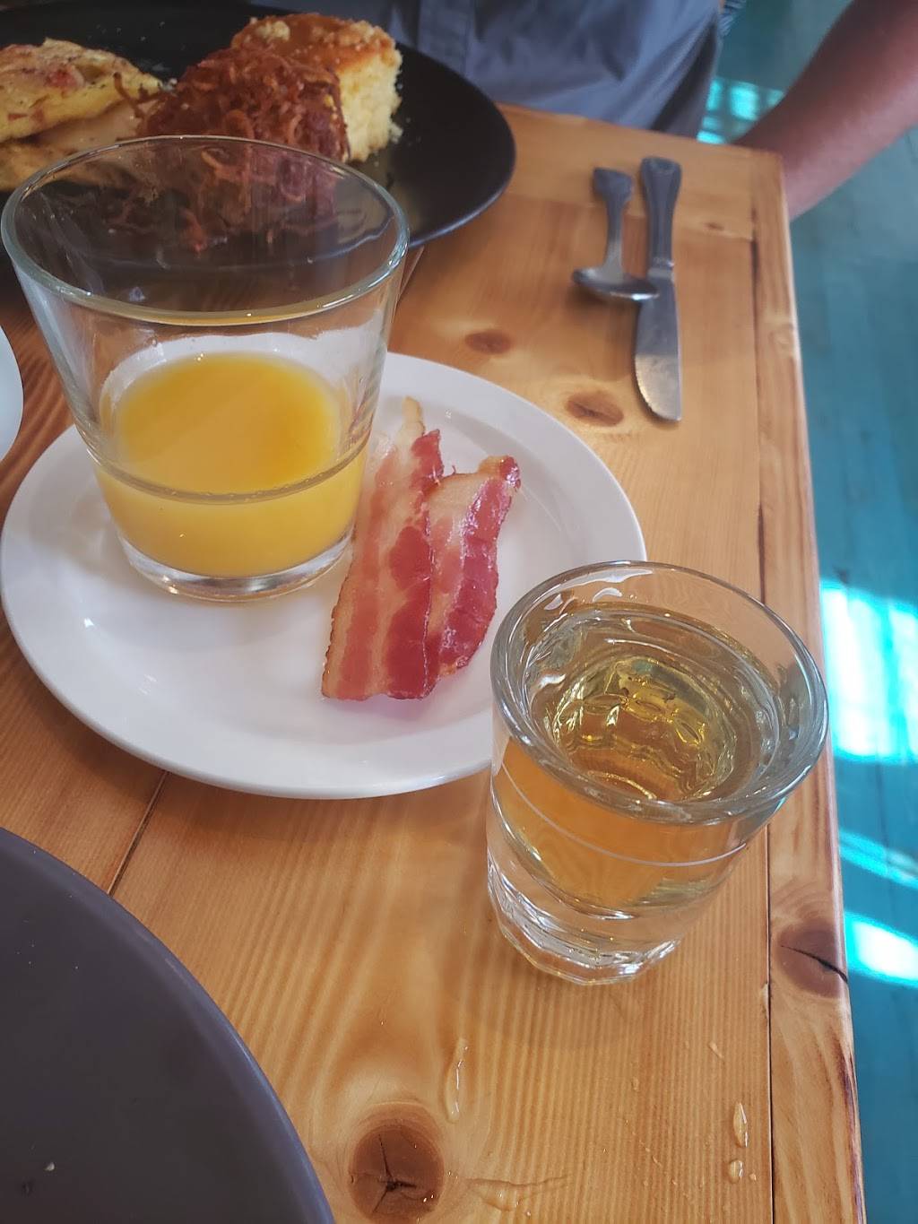 Hair of the Dog Eatery, Shore Drive | restaurant | 3629 Shore Dr, Virginia Beach, VA 23455, USA | 7573632490 OR +1 757-363-2490