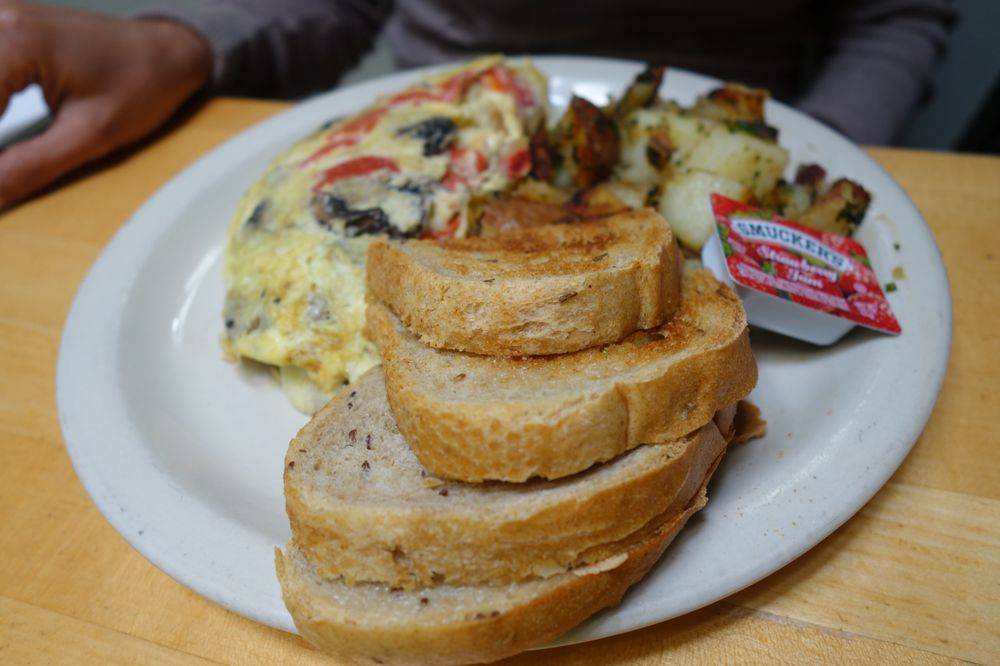 Toasties Café | cafe | 2522, 702 Lighthouse Ave, Pacific Grove, CA 93950, USA | 8313737543 OR +1 831-373-7543