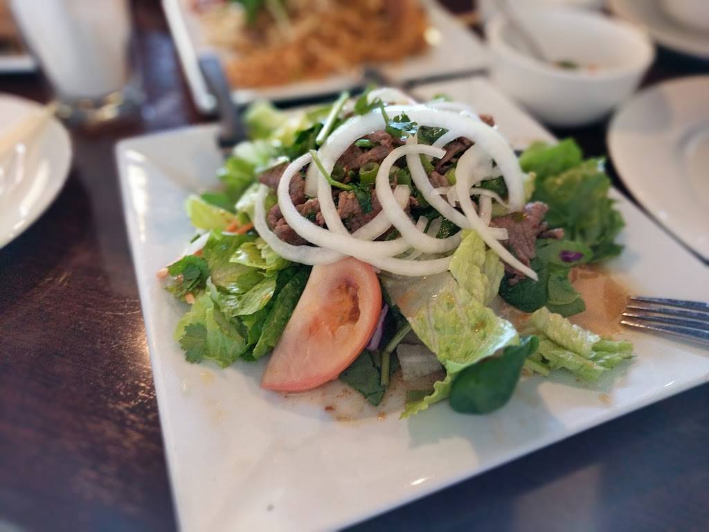 Palm Thai Cuisine | restaurant | 29263 Central Ave C, Lake Elsinore, CA 92532, USA | 9514373939 OR +1 951-437-3939