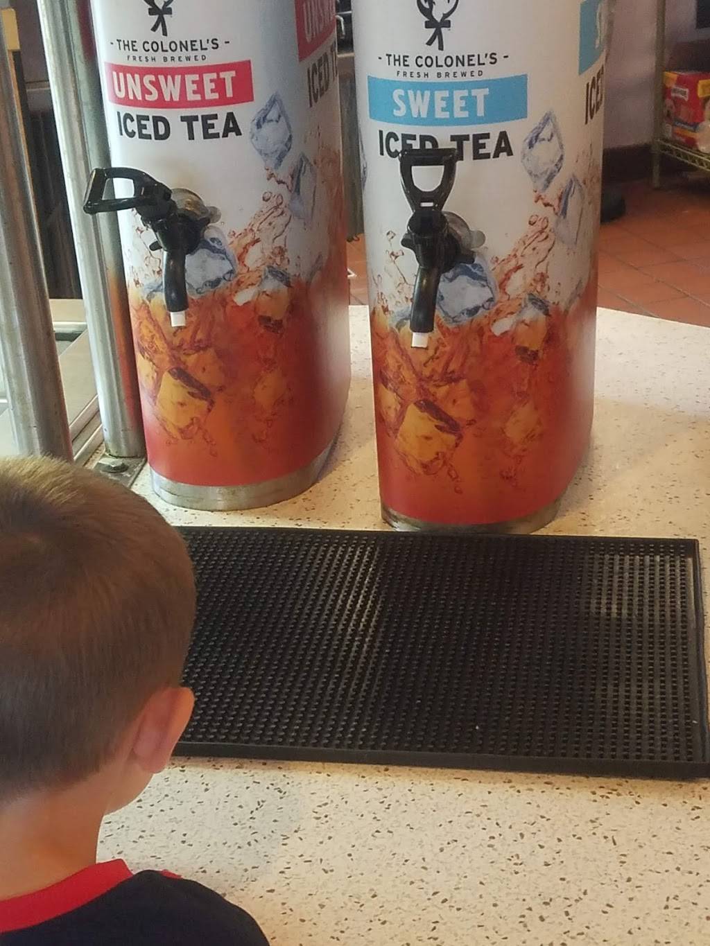 KFC | restaurant | 2555 S 175th St, Omaha, NE 68130, USA | 4029335211 OR +1 402-933-5211