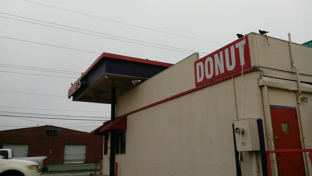 Hot Donuts | restaurant | 2211 Singleton Blvd, Dallas, TX 75212, USA | 2146814137 OR +1 214-681-4137