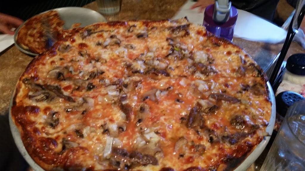 Frankie Feds Pizza-Pasta House | restaurant | 831 State Route 33, Freehold, NJ 07728, USA | 7322941333 OR +1 732-294-1333