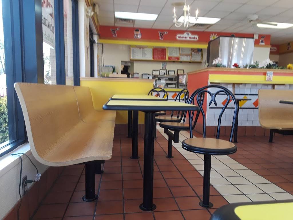 Wiener Works | restaurant | 2544 Hope Mills Rd, Fayetteville, NC 28306, USA | 9104244777 OR +1 910-424-4777