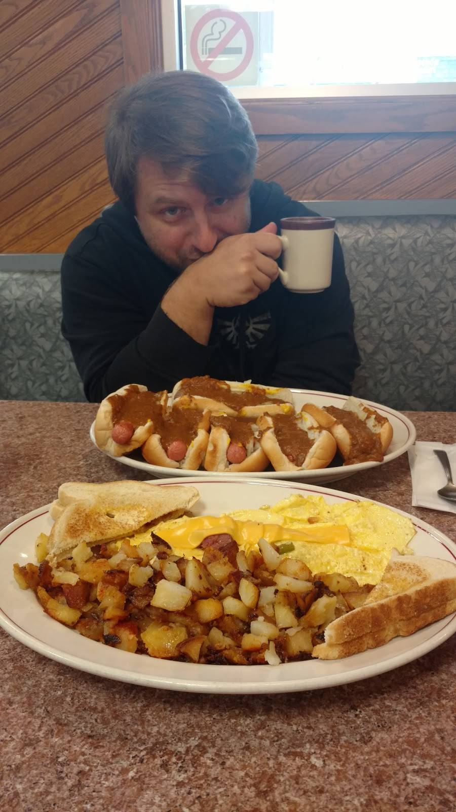 Luckys Texas Red Hots | restaurant | 1903 Clinton St, Buffalo, NY 14206, USA | 7168266873 OR +1 716-826-6873