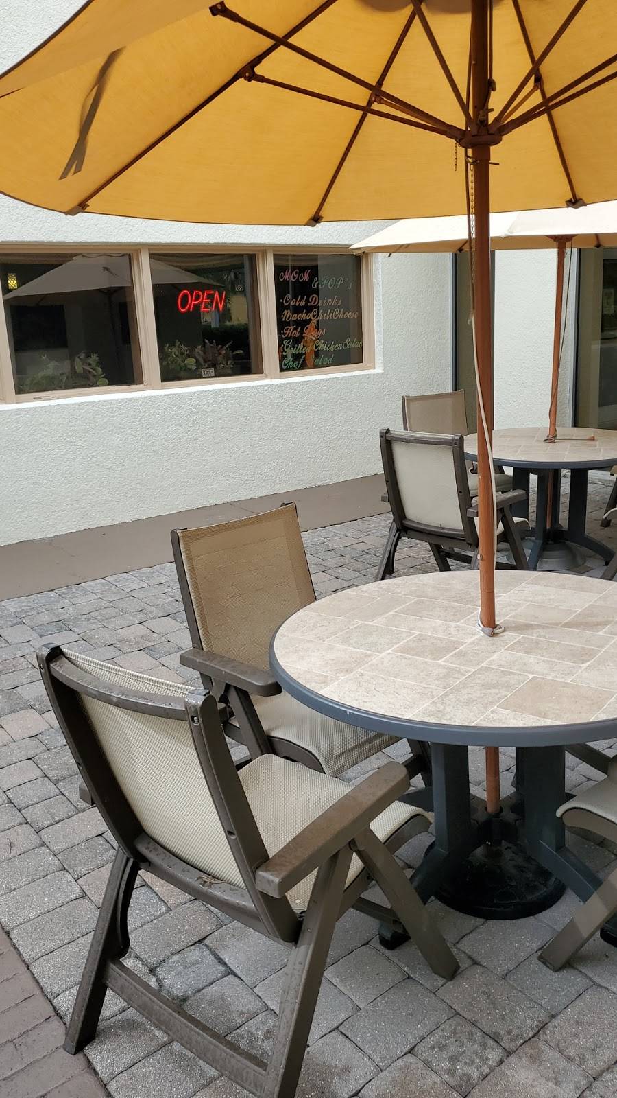 Mom and Pops Restaurant | restaurant | 900 N Atlantic Ave, Cocoa Beach, FL 32931, USA | 3217839430 OR +1 321-783-9430