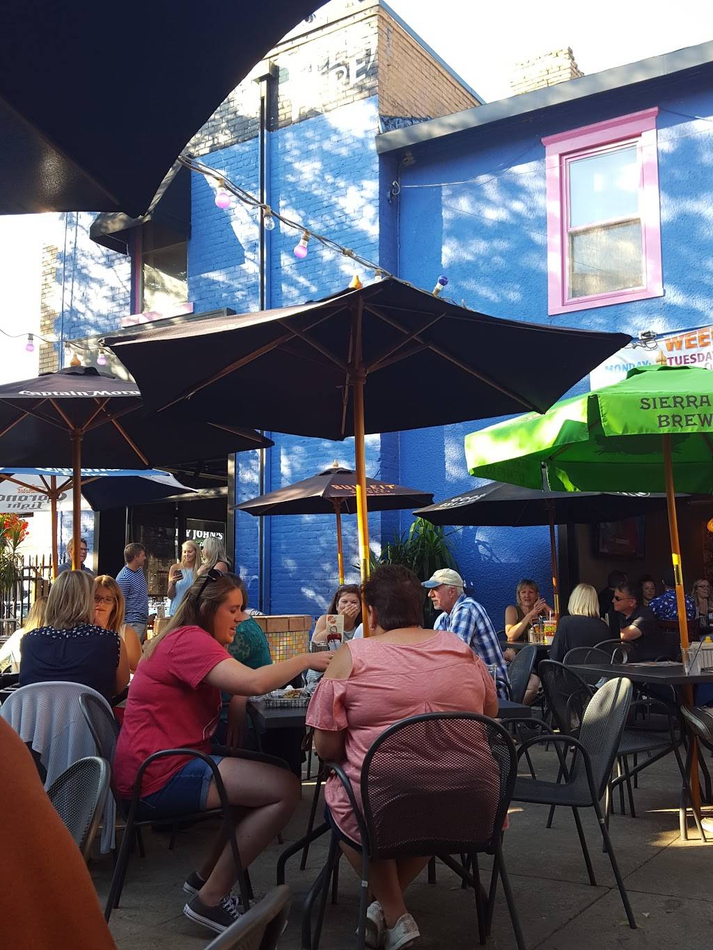 Burger Moes | restaurant | 242 7th St W, St Paul, MN 55102, USA | 6512223100 OR +1 651-222-3100