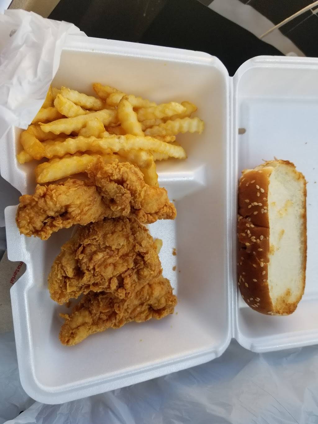 Raising Canes Chicken Fingers | meal takeaway | 9570 S Western Ave, Evergreen Park, IL 60805, USA | 7084231287 OR +1 708-423-1287