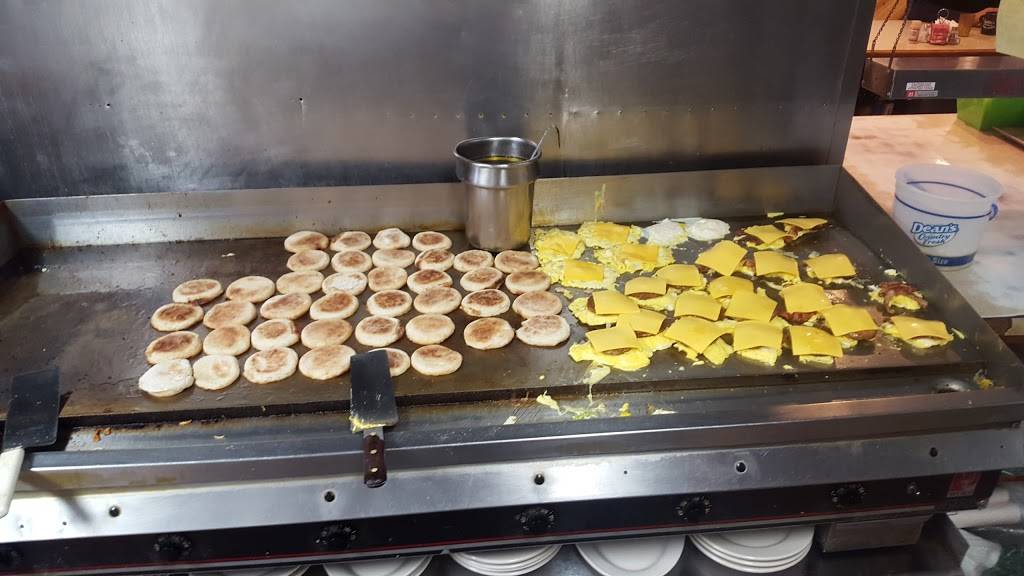 Jackies Parkside | restaurant | 630 W Main St, Winneconne, WI 54986, USA | 9205827755 OR +1 920-582-7755