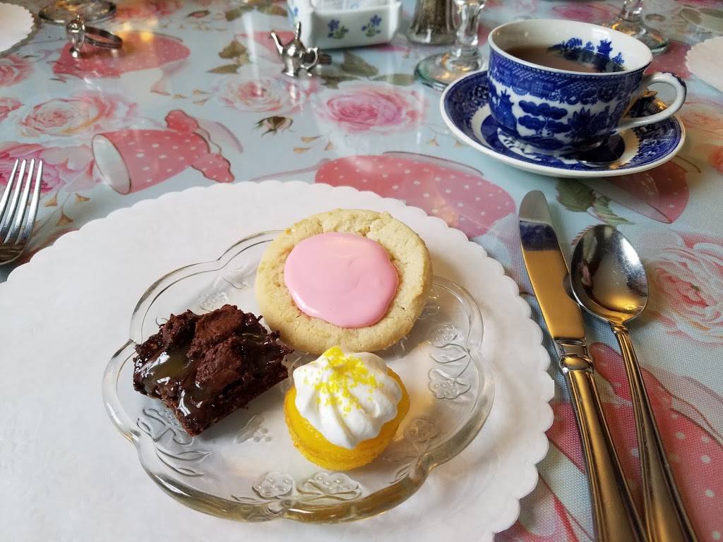 LaTeaDa Tea Room & Gift Shop | restaurant | 1100 S Madison St, Clinton, IL 61727, USA | 2179358855 OR +1 217-935-8855