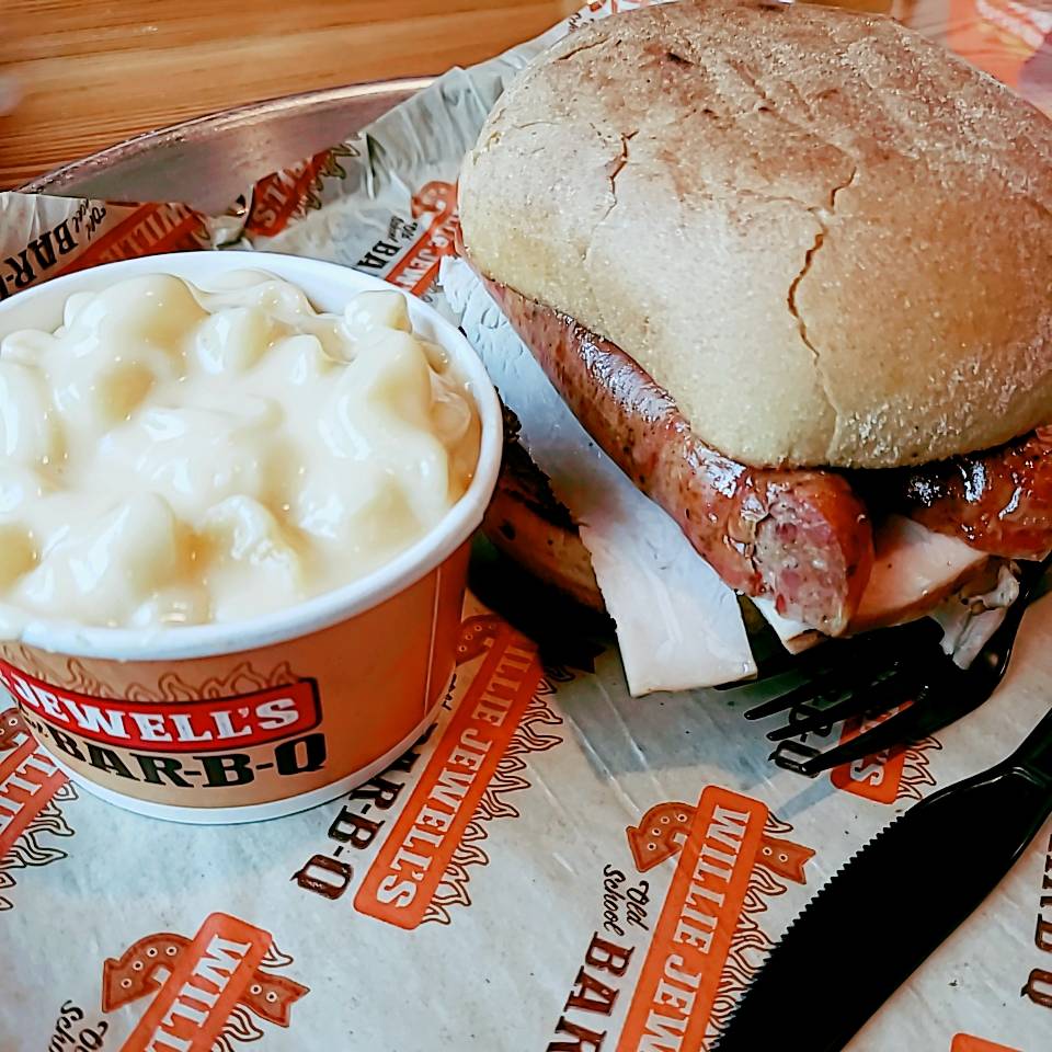 Willie Jewells Old School Bar-B-Q | restaurant | 252 Millennium Blvd, Brunswick, GA 31525, USA | 9125745682 OR +1 912-574-5682