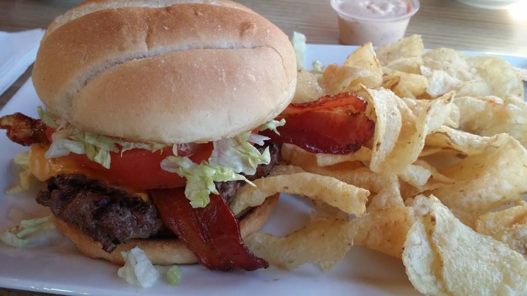 Philanders Grill & Bar | restaurant | 1000 US-10, Prescott, WI 54021, USA | 7152623828 OR +1 715-262-3828