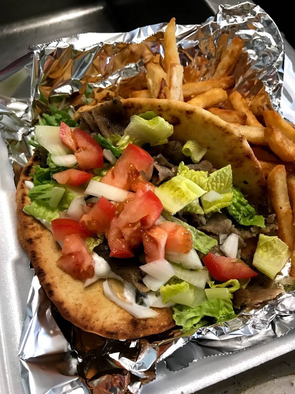 Velers Corner Store & Tavern | restaurant | 1202 N Stadium Rd, Oregon, OH 43616, USA | 4197242364 OR +1 419-724-2364