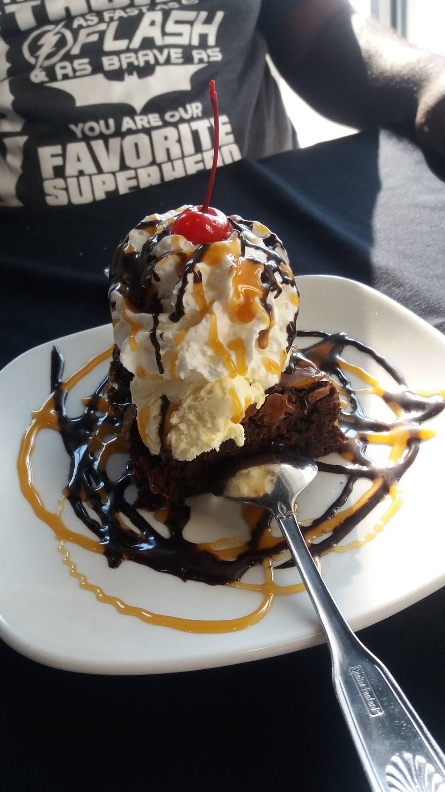 Delta Charlies Bar & Grill | restaurant | 4709, 5303 Challenger Dr, Dallas, TX 75237, USA | 2146239944 OR +1 214-623-9944