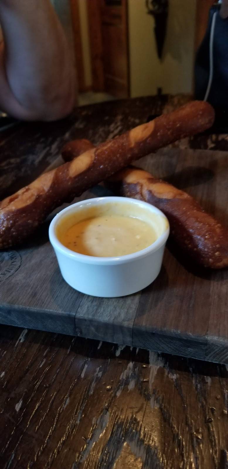 Tasting Room | restaurant | 2833-2895 N County Line Rd, De Soto, IL 62924, USA | 6189569910 OR +1 618-956-9910