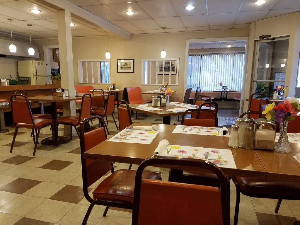 Goodys Restaurant | restaurant | 701 W King St, Shippensburg, PA 17257, USA | 7175325049 OR +1 717-532-5049