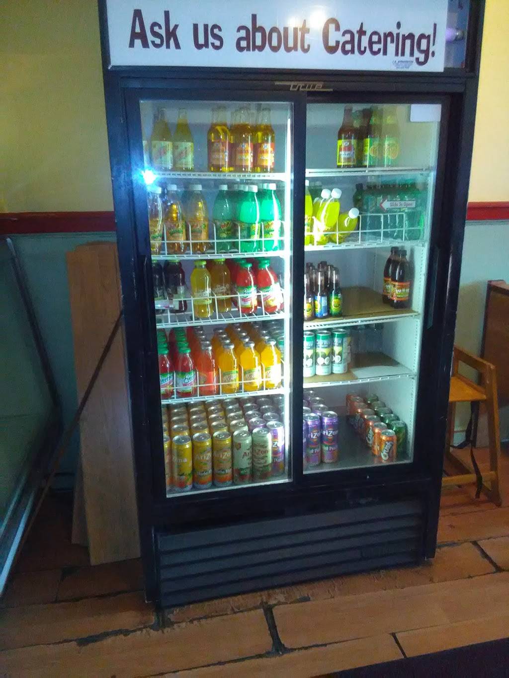 Christines Pot Of Gold | restaurant | 1374 Park Ave, Bridgeport, CT 06604, USA | 2038709551 OR +1 203-870-9551