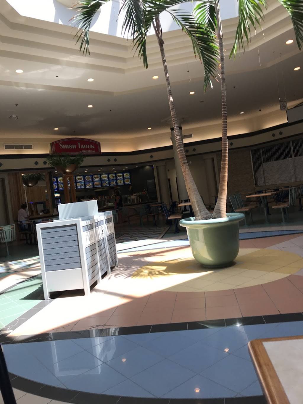 Shish Taouk de Montreal | restaurant | 500 Boulevard des Laurentides, Saint-Jérôme, QC J7Z 4M1, Canada | 5146889767 OR +1 514-688-9767