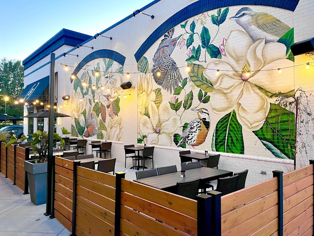 Burtons Grill & Bar | restaurant | 3520 W Cary St, Richmond, VA 23221, USA | 8042157213 OR +1 804-215-7213