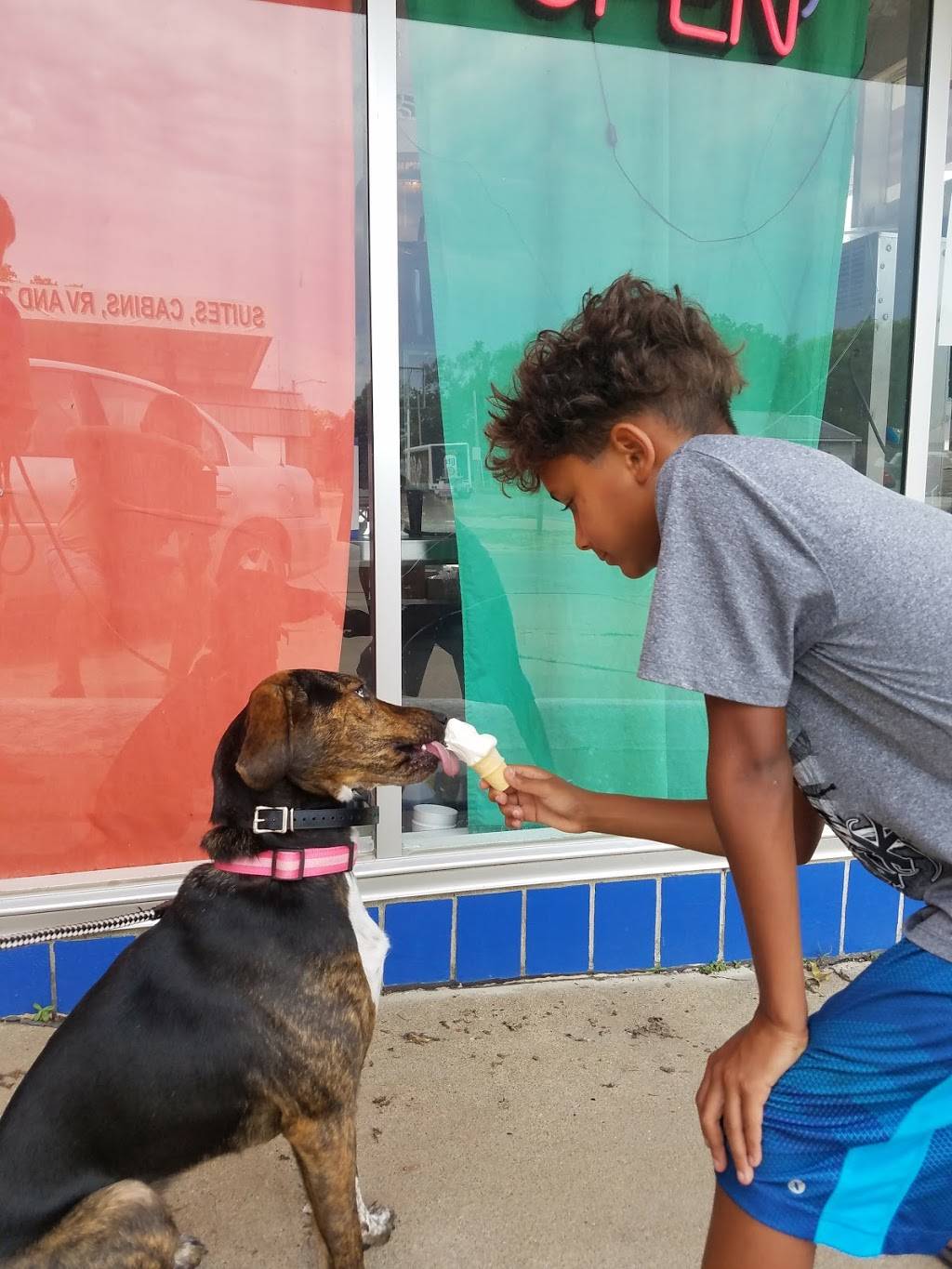 Chux | restaurant | 1600 Court Ave, Chariton, IA 50049, USA | 6417743443 OR +1 641-774-3443