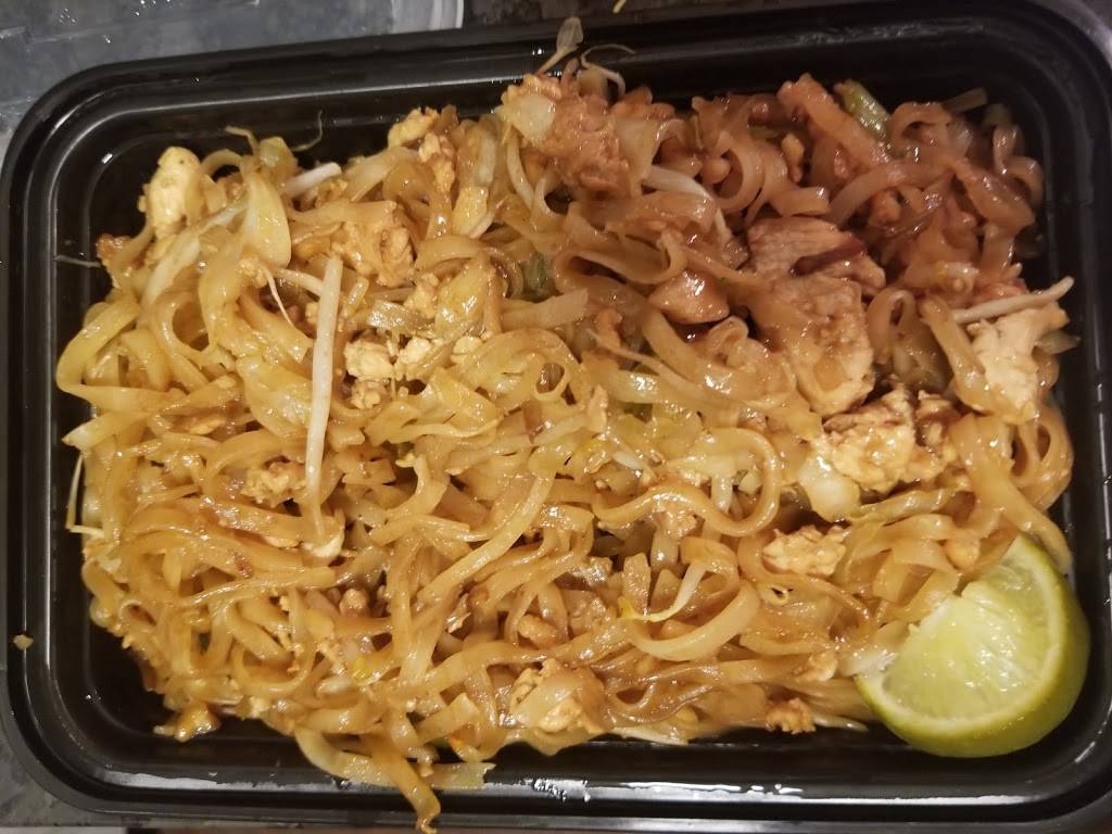 Hot Basil Thai Cafe | restaurant | 565 New Park Ave, West Hartford, CT 06110, USA | 8605239554 OR +1 860-523-9554