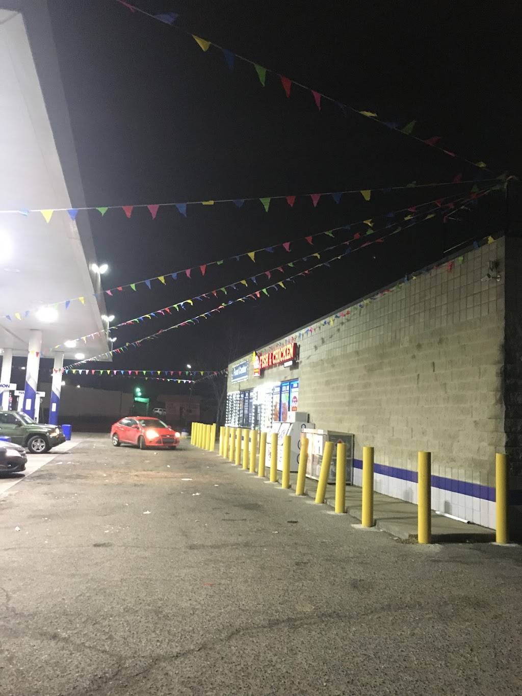 Krispy krunchy chicken | restaurant | 21740 Fenkell Ave, Detroit, MI 48223, USA | 3133558830 OR +1 313-355-8830