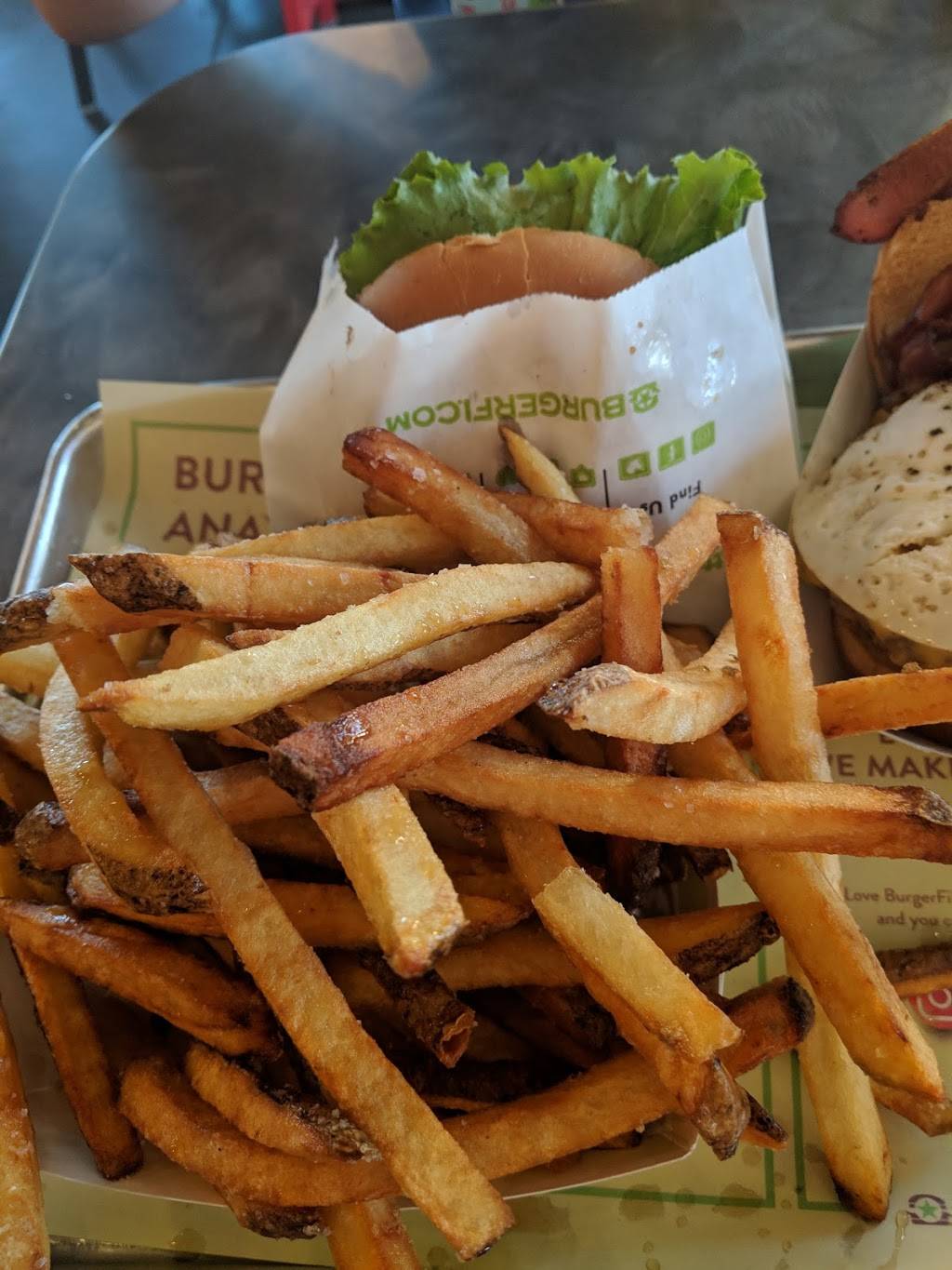 BurgerFi | restaurant | 25 W Mitchell Hammock Rd #1101, Oviedo, FL 32765, USA | 4076045001 OR +1 407-604-5001