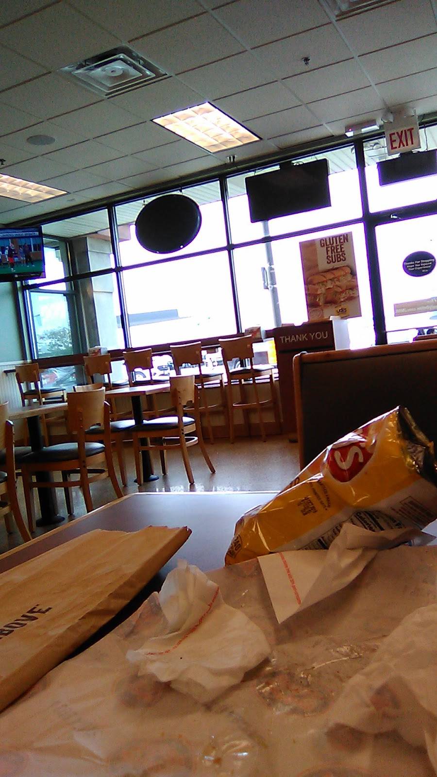 Jersey Mikes Subs | restaurant | 4807 95th St, Oak Lawn, IL 60453, USA | 7085813370 OR +1 708-581-3370