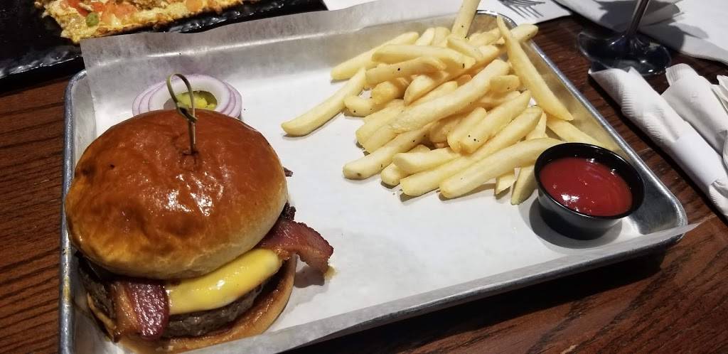 The Brass Tap | restaurant | 164 Fleet St, Oxon Hill, MD 20745, USA | 3019659116 OR +1 301-965-9116