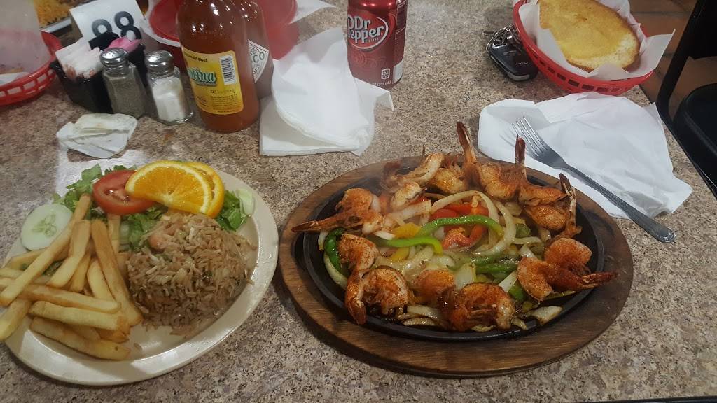 La Centella Bar and Grill | restaurant | 11710 Hempstead Hwy, Houston, TX 77092, USA | 8327674972 OR +1 832-767-4972