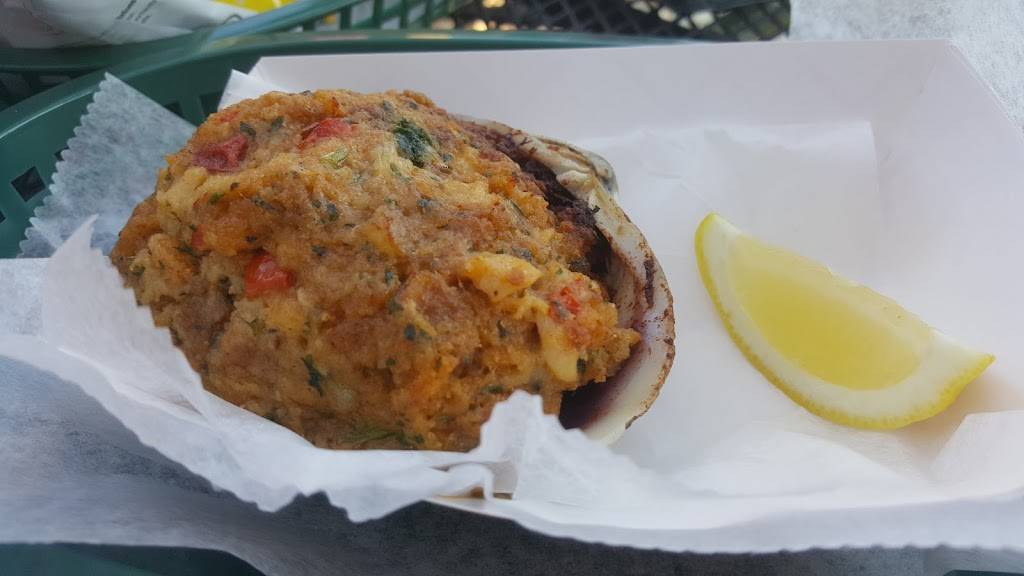 Spinnakers Café | cafe | 3 E Ferry Wharf, Jamestown, RI 02835, USA | 4014233077 OR +1 401-423-3077