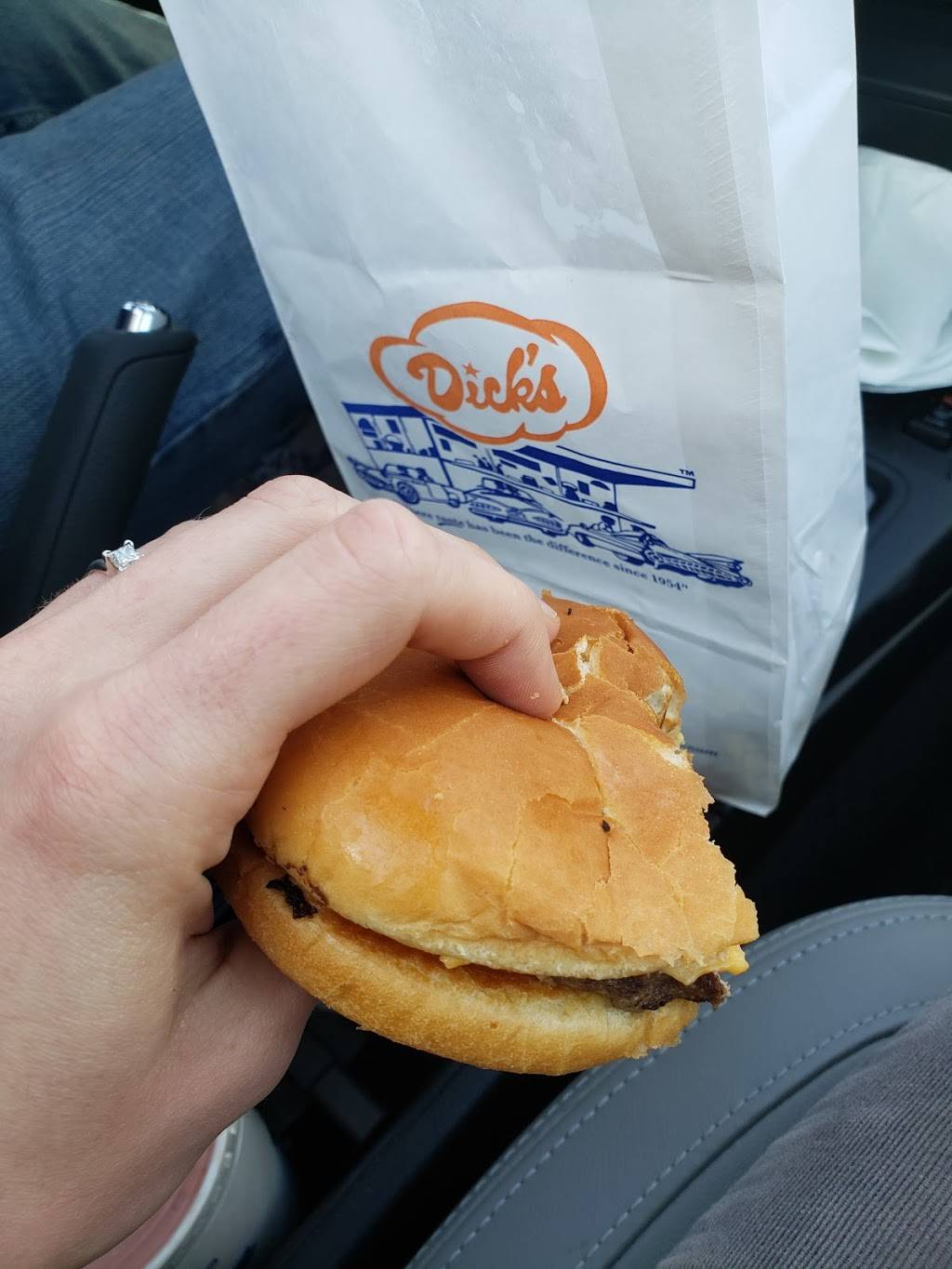 Dicks Drive-In | restaurant | 24220 Pacific Hwy S, Kent, WA 98032, USA | 2063045025 OR +1 206-304-5025