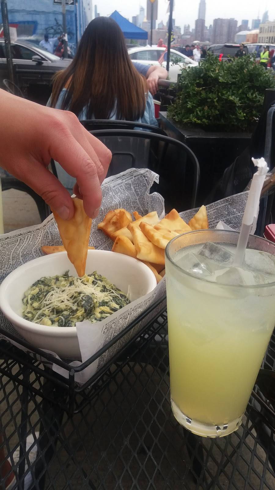 Kent Ale House | restaurant | 51 Kent Ave, Brooklyn, NY 11249, USA | 3472278624 OR +1 347-227-8624