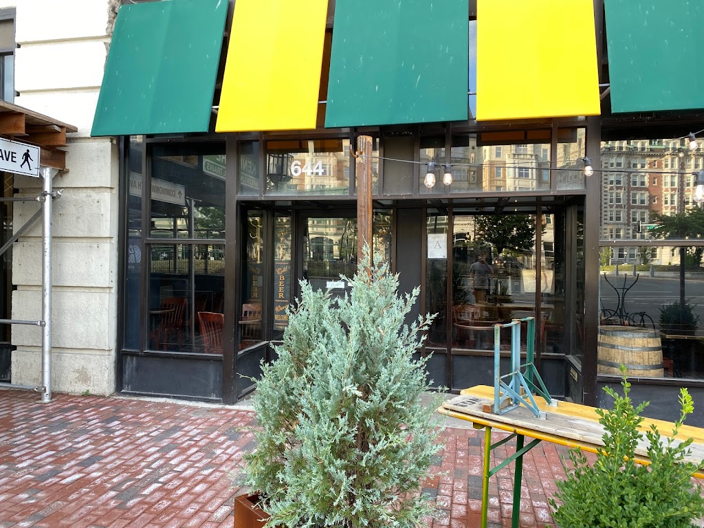 Cornwalls | restaurant | 644 Beacon St, Boston, MA 02215, USA | 6172623749 OR +1 617-262-3749