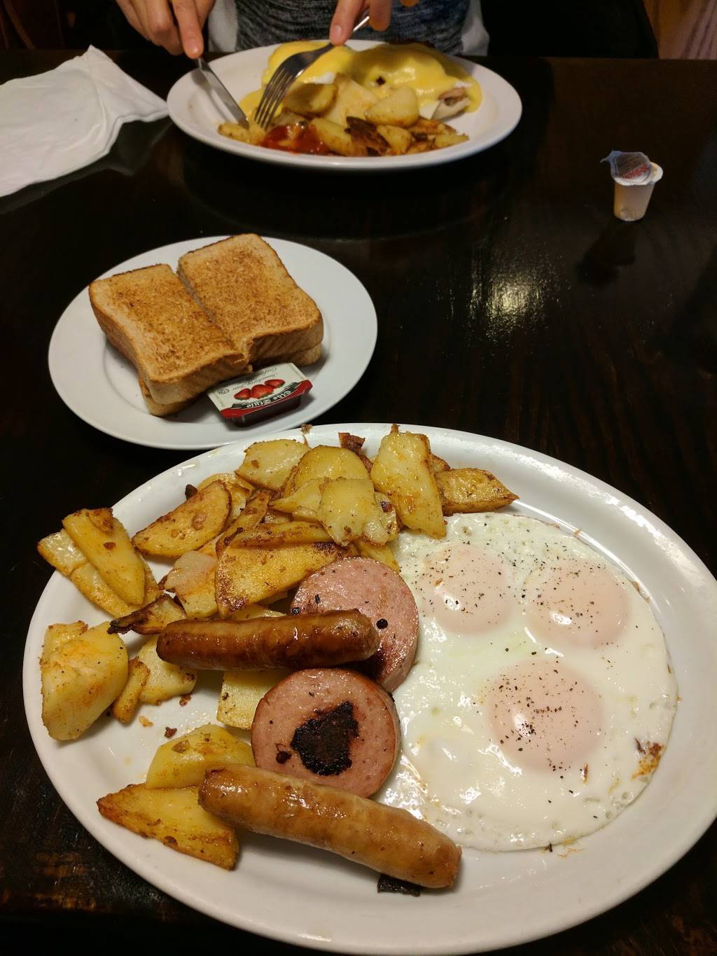 Dearborn Restaurant | restaurant | 105 Lexington Rd, Waterloo, ON N2J 4R7, Canada | 5197460321 OR +1 519-746-0321