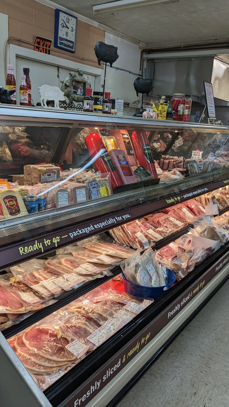 Rayfield Meat Center | restaurant | 4450 NC-109, Wadesboro, NC 28170, USA | 7046944384 OR +1 704-694-4384