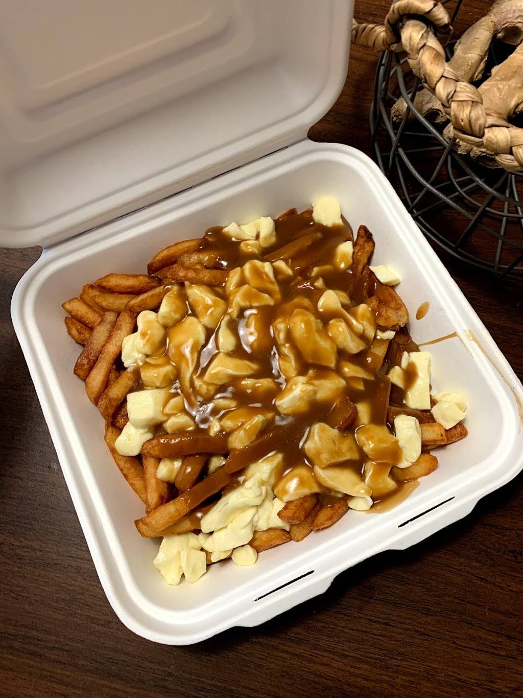 Restaurant La Poutinette | restaurant | 770 Rue Principale, Wickham, QC J0C 1S0, Canada | 8193985292 OR +1 819-398-5292