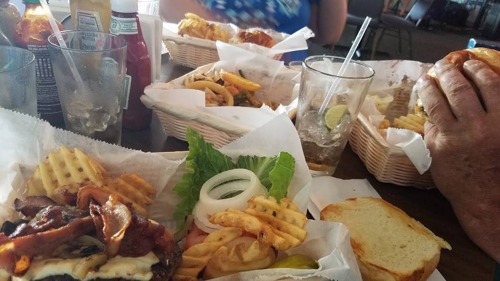 The Sports Dock | restaurant | W278 N2315 Prospect Ave, Pewaukee, WI 53072, USA | 2626959600 OR +1 262-695-9600