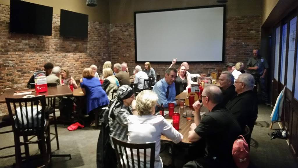 DJs Dugout Sports Bar - Miracle Hills | restaurant | 777 N 114th St, Omaha, NE 68154, USA | 4024988855 OR +1 402-498-8855