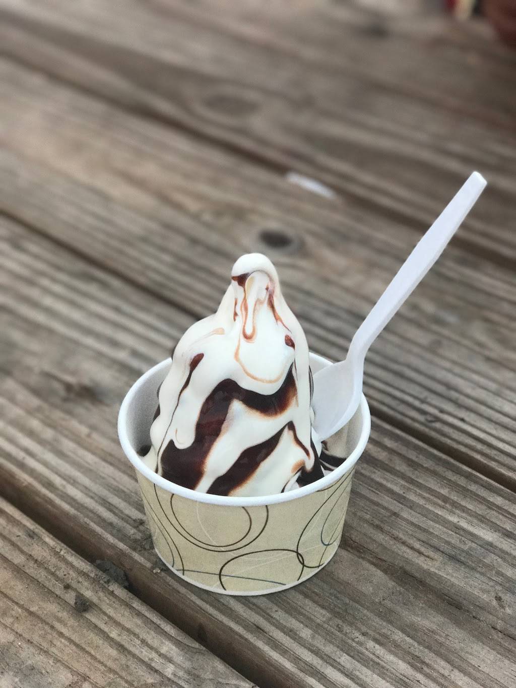 Toms Dairy Freeze | restaurant | 630 The Queensway, Etobicoke, ON M8Y 1K5, Canada | 4162591846 OR +1 416-259-1846