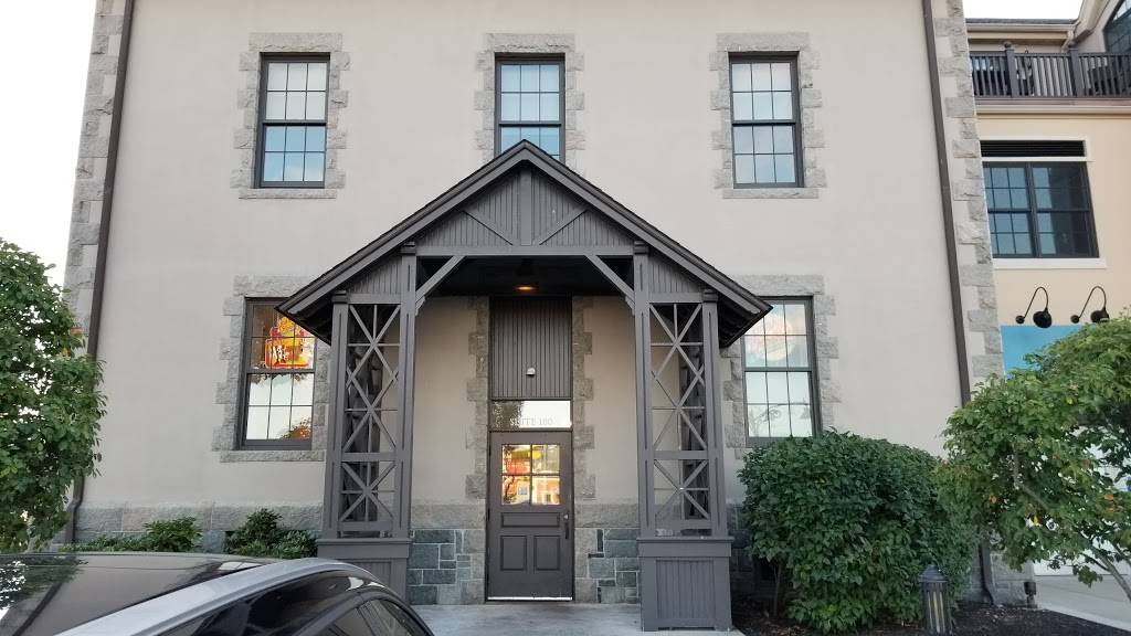 Johnny Rockets | restaurant | 1000 Chapel View Blvd #100, Cranston, RI 02920, USA | 4012287833 OR +1 401-228-7833