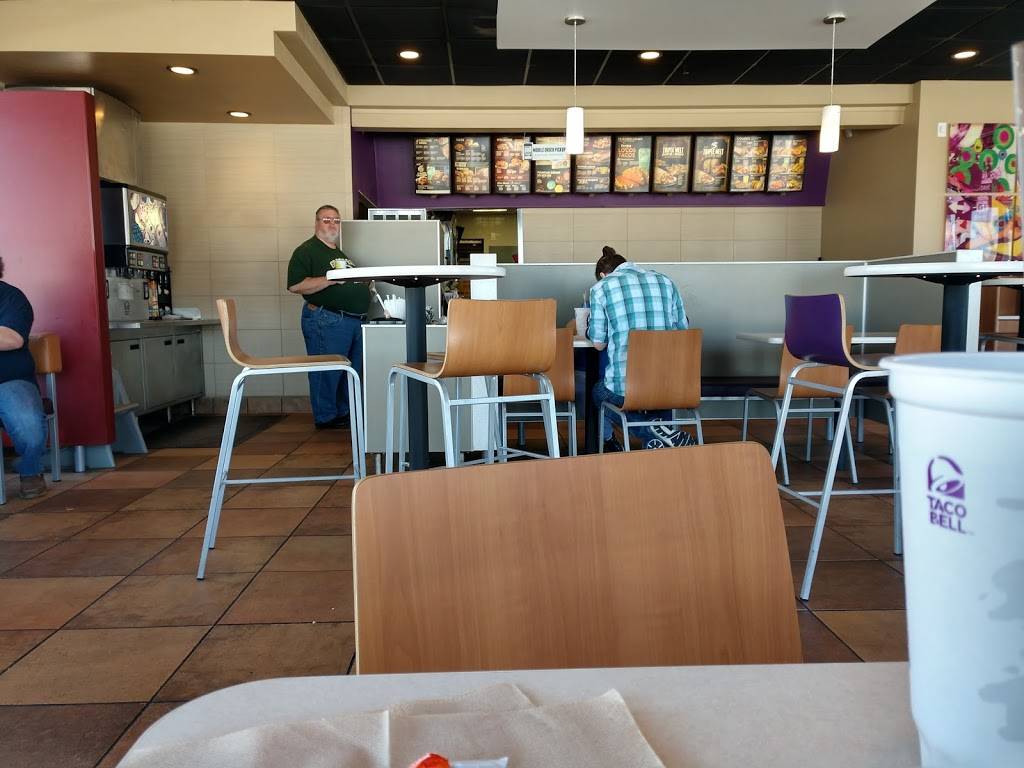 Taco Bell | meal takeaway | 3221 East Express Ct, Appleton, WI 54915, USA | 9208304924 OR +1 920-830-4924