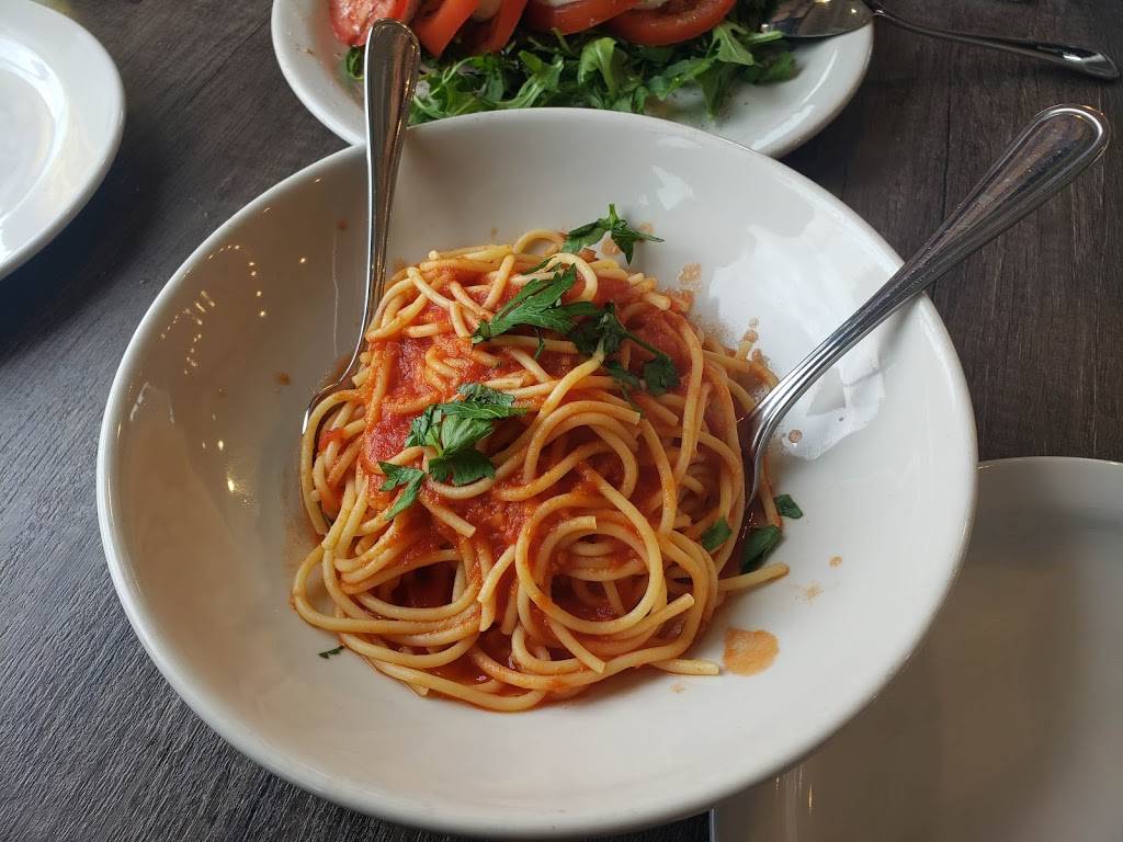 Vivo Pizza + Pasta | restaurant | 75 Billy Bishop Way, North York, ON M3K 0C2, Canada | 4167038486 OR +1 416-703-8486